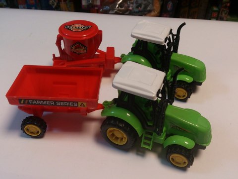 TRAKTOR Z MASZYNĄ ROLNICZĄ, 25cm TRAKTOR Z MASZYNĄ ROLNICZĄ, 25cm