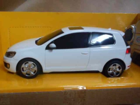 PRZECENA - AUTOKOLEKCJA RASTAR ZDALNIE STEROWANE 1:24 - VW GOLF GTI PRZECENA - AUTOKOLEKCJA RASTAR ZDALNIE STEROWANE 1:24 - VW GOLF GTI