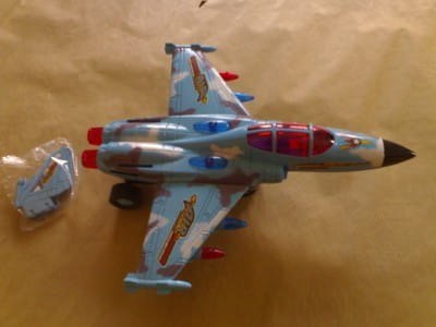 PRZECENA - SAMOLOT MYŚLIWSKI AIR FORCE NA BATERIE PRZECENA - SAMOLOT MYŚLIWSKI AIR FORCE NA BATERIE