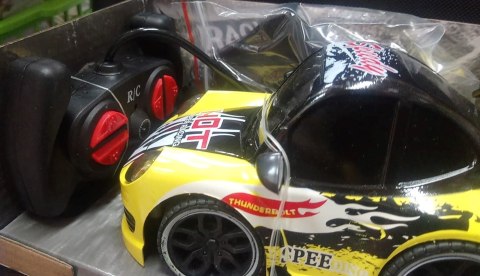 AUTO RC ZE ŚWIATŁAMI, STEROWANE PILOTEM. AUTO RC ZE ŚWIATŁAMI, STEROWANE PILOTEM.