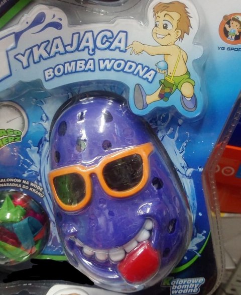 TYKAJĄCA POMARAŃCZOWA BOMBA WODNA. GRA ZRĘCZNOŚCIOWA, BALONY NA WODĘ TYKAJĄCA POMARAŃCZOWA BOMBA WODNA. GRA ZRĘCZNOŚCIOWA, BALONY NA WODĘ