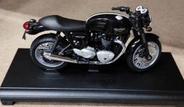KOLEKCJA MOTORÓW WELLY 1:18 - TRIUMPH
