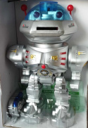 SUPER ROBOT STRZELAJĄCY KRĄŻKAMI, ZDALNIE STEROWANY PILOTEM.