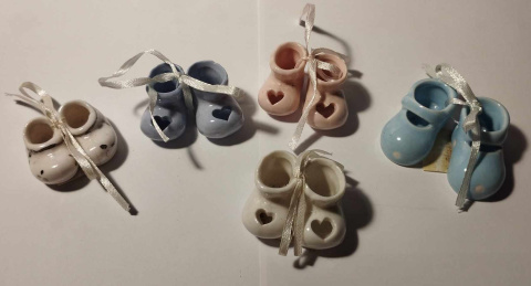 OZDOBA - BUCIKI CERAMICZNE - ŚLICZNY DODATEK DO PREZENTU, DEKORACJA OKOLICZNOŚCIOWA - NARODZINY, CHRZEST, BABY SHOWER. OZDOBA - BUCIKI CERAMICZNE - ŚLICZNY DODATEK DO PREZENTU, DEKORACJA OKOLICZNOŚCIOWA - NARODZINY, CHRZEST, BABY SHOWER.