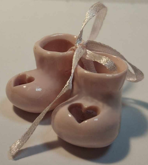 OZDOBA - BUCIKI CERAMICZNE - ŚLICZNY DODATEK DO PREZENTU, DEKORACJA OKOLICZNOŚCIOWA - NARODZINY, CHRZEST, BABY SHOWER. OZDOBA - BUCIKI CERAMICZNE - ŚLICZNY DODATEK DO PREZENTU, DEKORACJA OKOLICZNOŚCIOWA - NARODZINY, CHRZEST, BABY SHOWER.