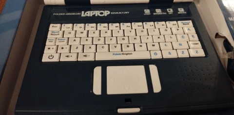 LAPTOP EDUKACYJNY Z MYSZKĄ, POLSKO-ANGIELSKI, 65 PROGRAMÓW