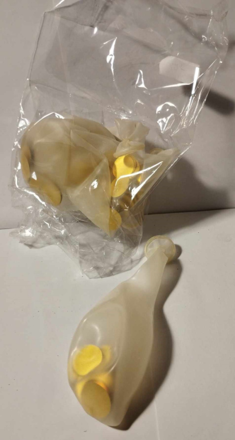 BALONY TRANSPARENTNE ZE ZŁOTYM KONFETTI, 5 szt BALONY TRANSPARENTNE ZE ZŁOTYM KONFETTI, 5 szt