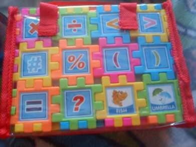 KLOCKI DYDAKTYCZNE Z CYFERKAMI LUB LITERKAMI KLOCKI DYDAKTYCZNE Z CYFERKAMI LUB LITERKAMI